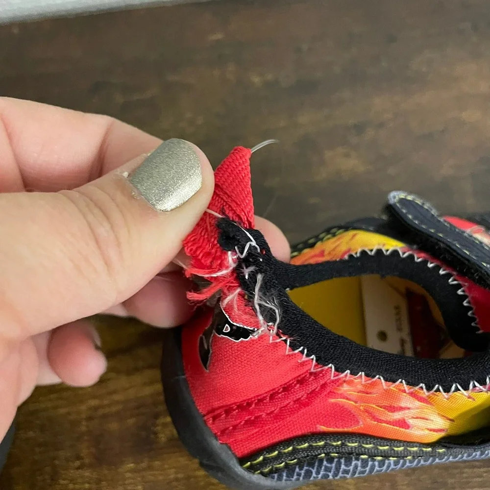 NWT Read* Disney Pixar Cars Water Shoes Red Lightning McQueen Boys Size 5/6